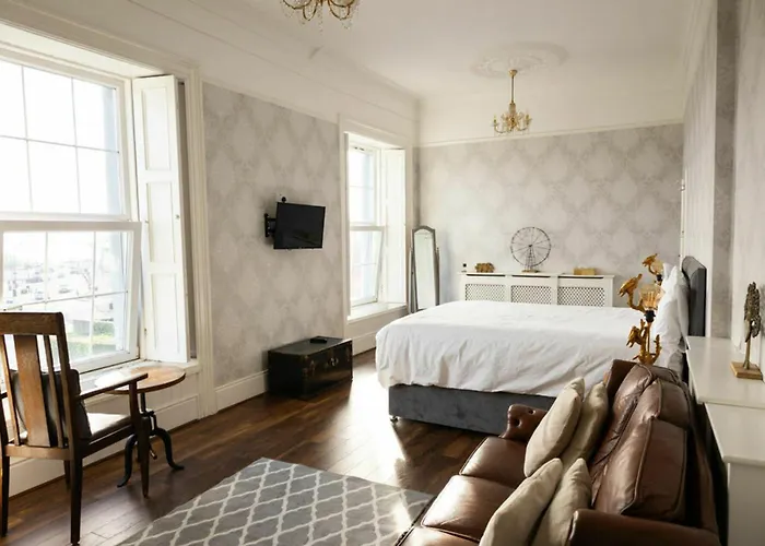 Beach Views Elegant & Modernised 5Bd Period Home