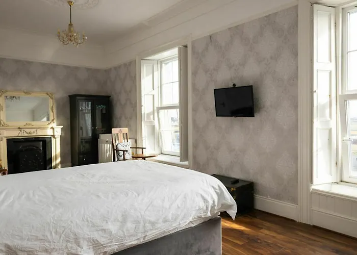 Beach Views Elegant & Modernised 5Bd Period Home